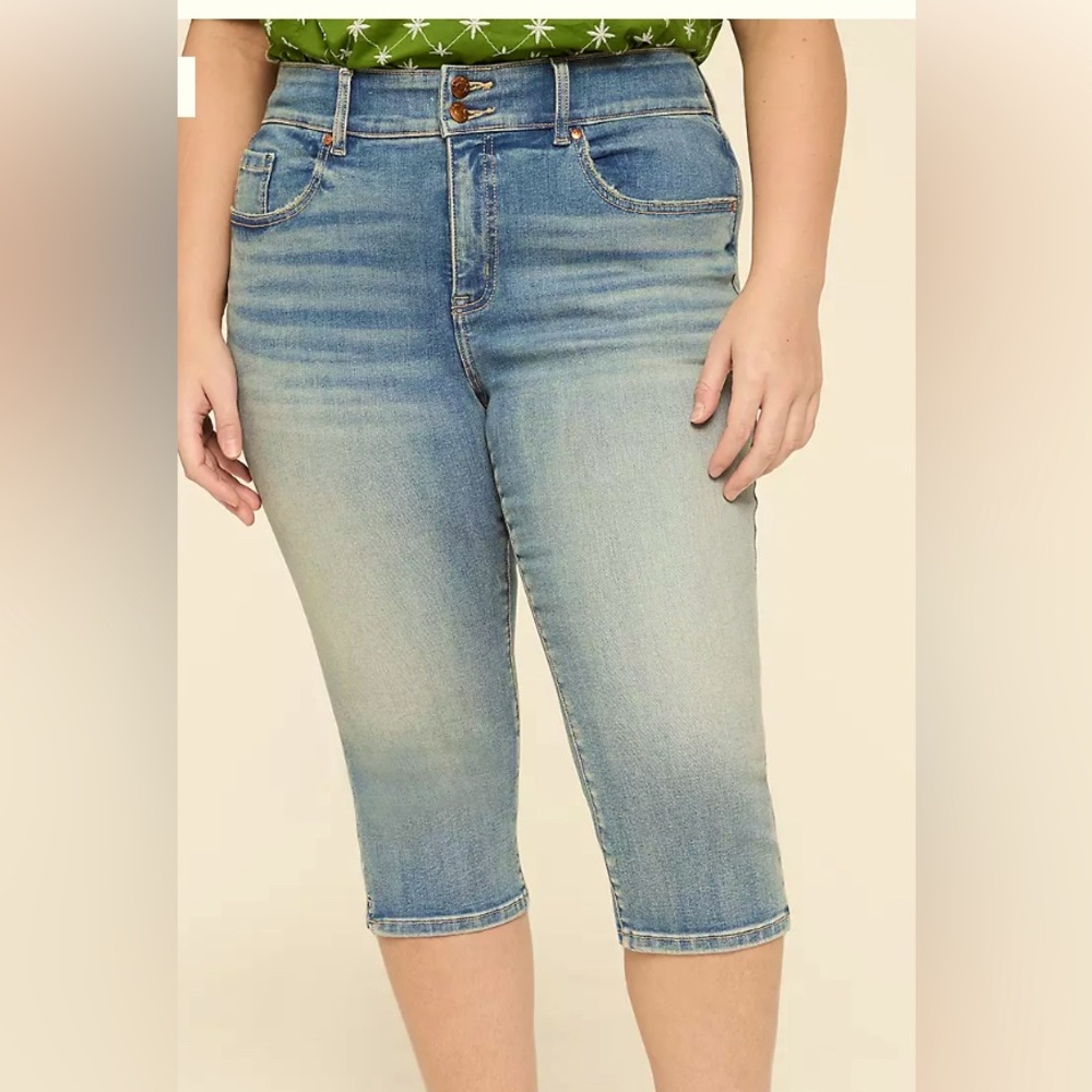 Women's Blue Denim Capri Jeans with stretch.